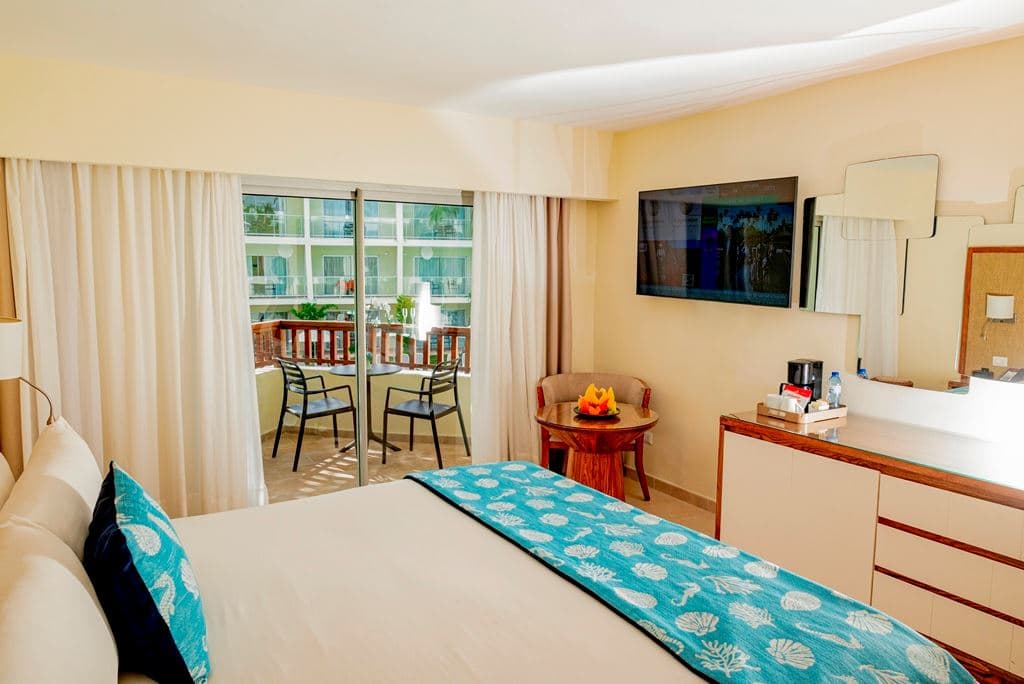 rooms-pool-view