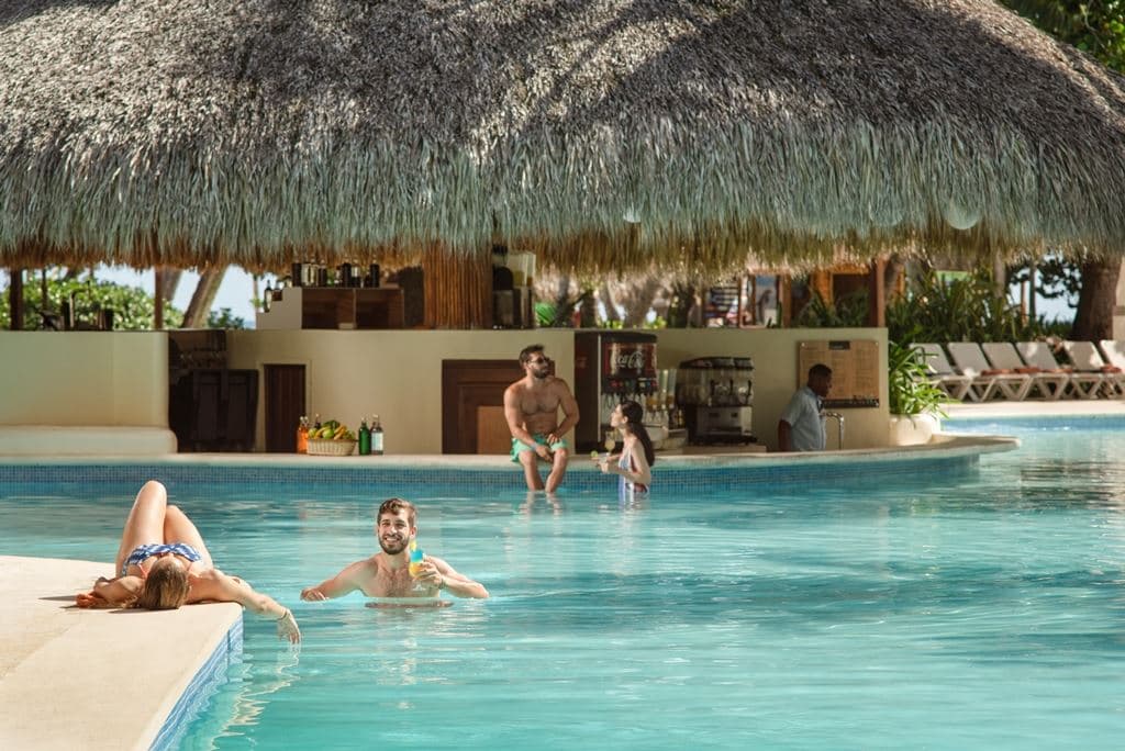 bars-aquamarine-pool-bar