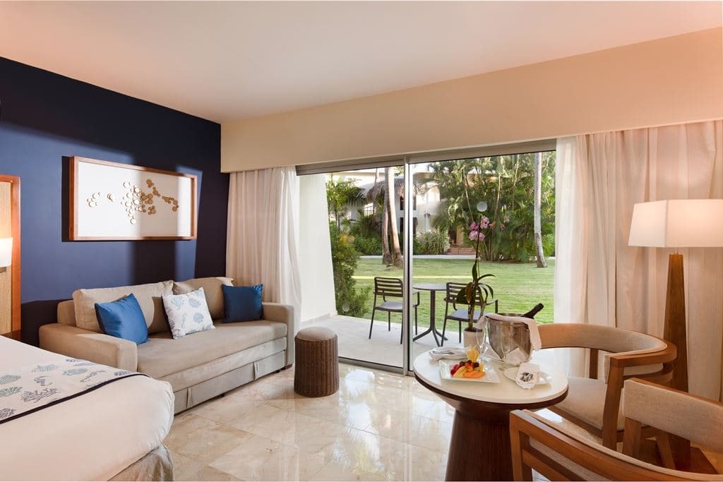 rooms-junior-suite-premium-tropical-view