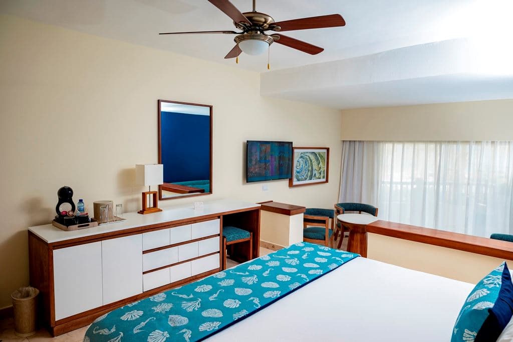rooms-junior-suite-premium-ocean-front