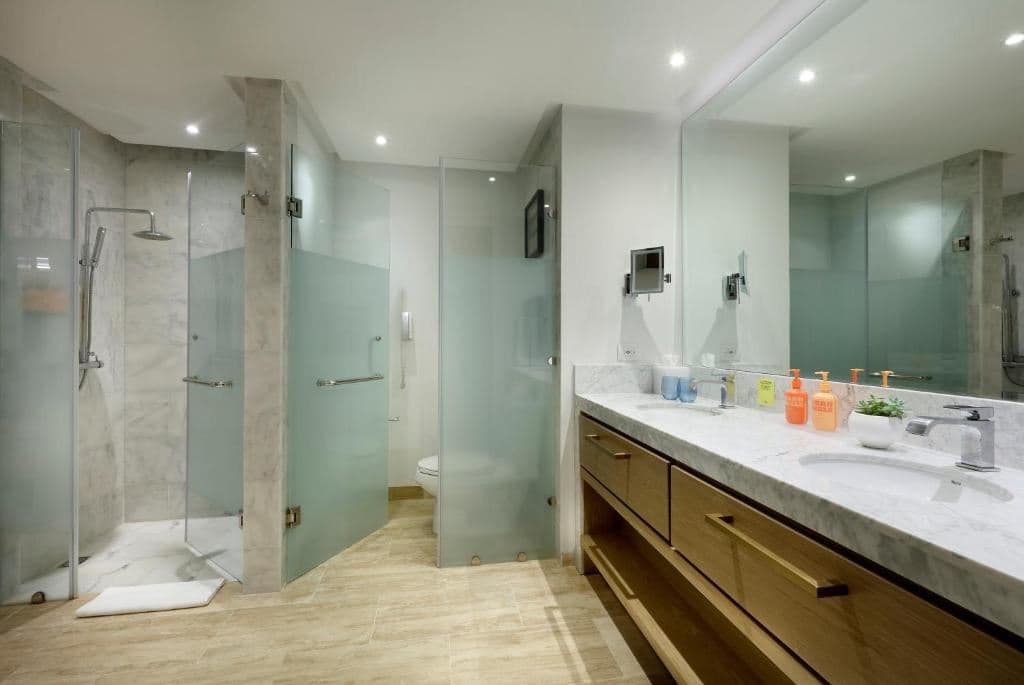 rooms-master-suite