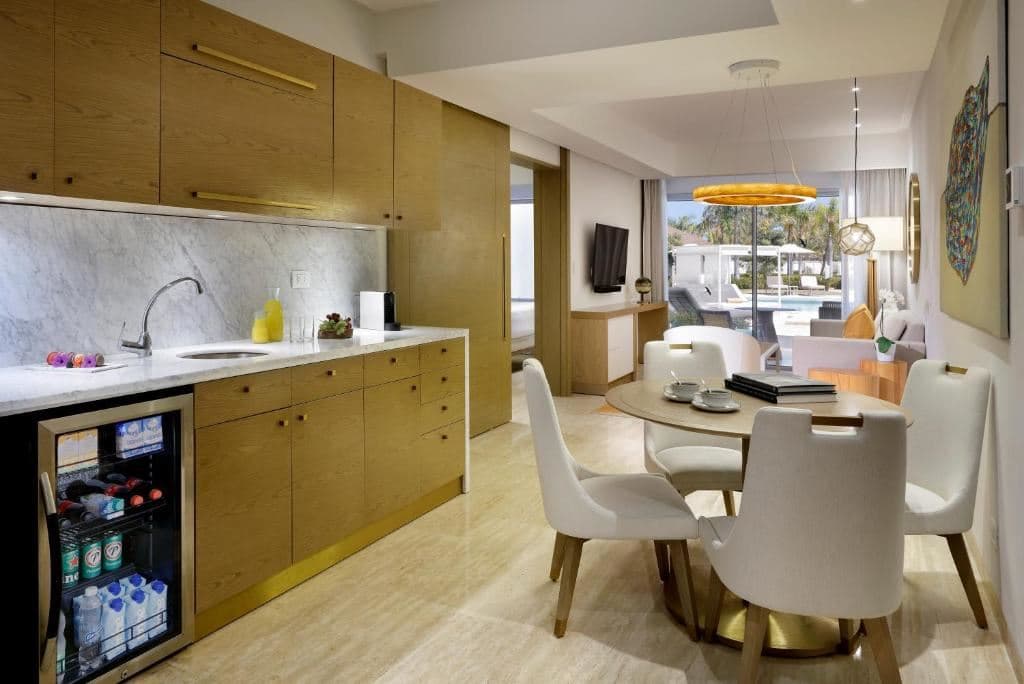 rooms-suite-swim-up