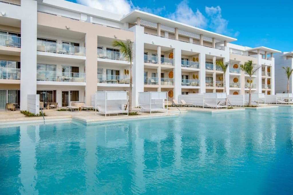 rooms-suite-swim-up