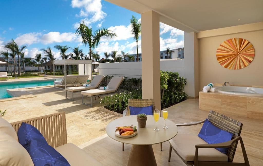 rooms-family-concierge-master-suite-swim-up