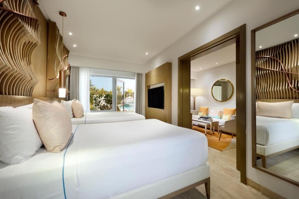 rooms-family-concierge-suite-swim-up