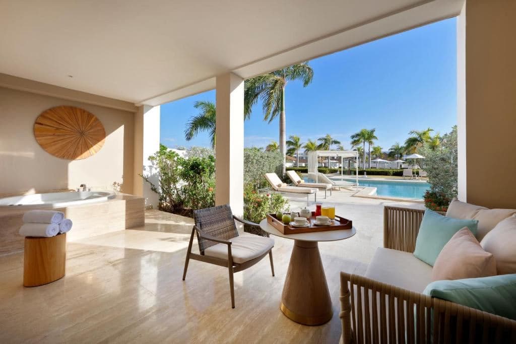 rooms-family-concierge-suite-swim-up