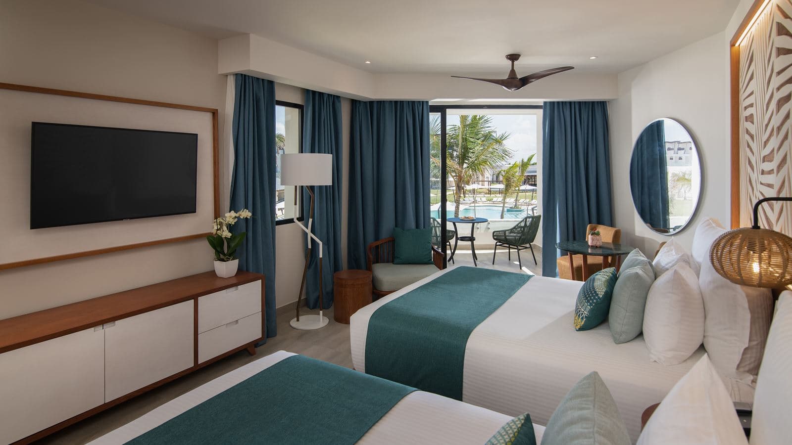 rooms-junior-suite-pool-view