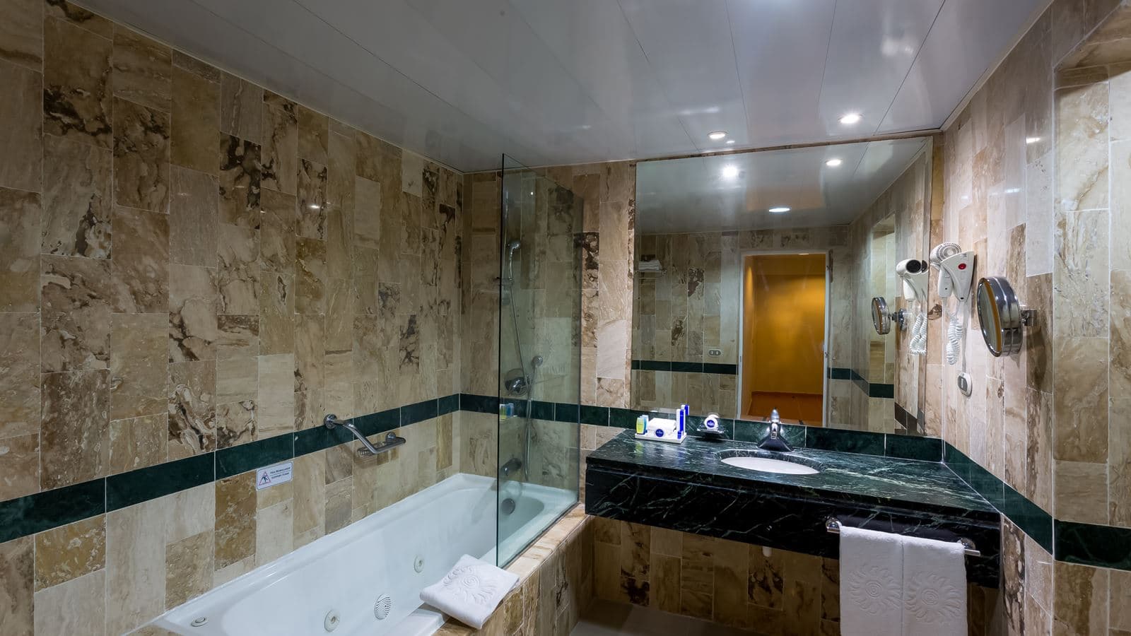 rooms-standard-room