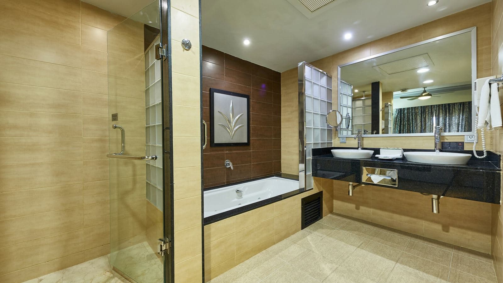 rooms-suite-jacuzzi