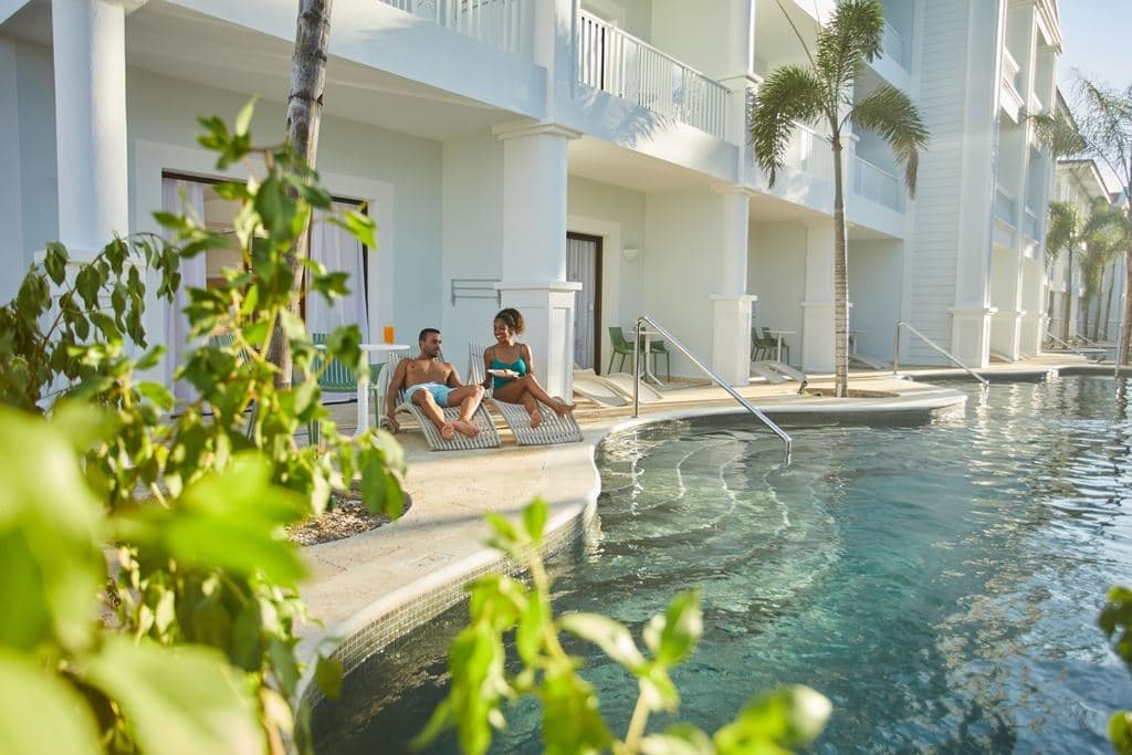 rooms-junior-suite-deluxe-swim-up