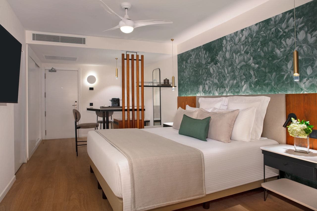 rooms-deluxe-room