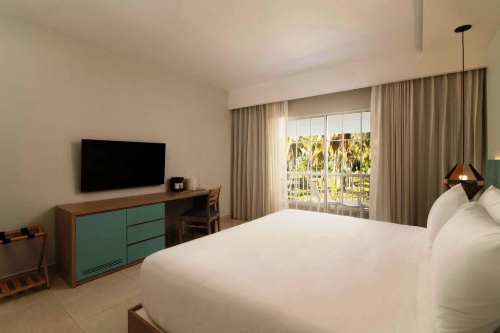 rooms-club-ocean-view-king-ug3