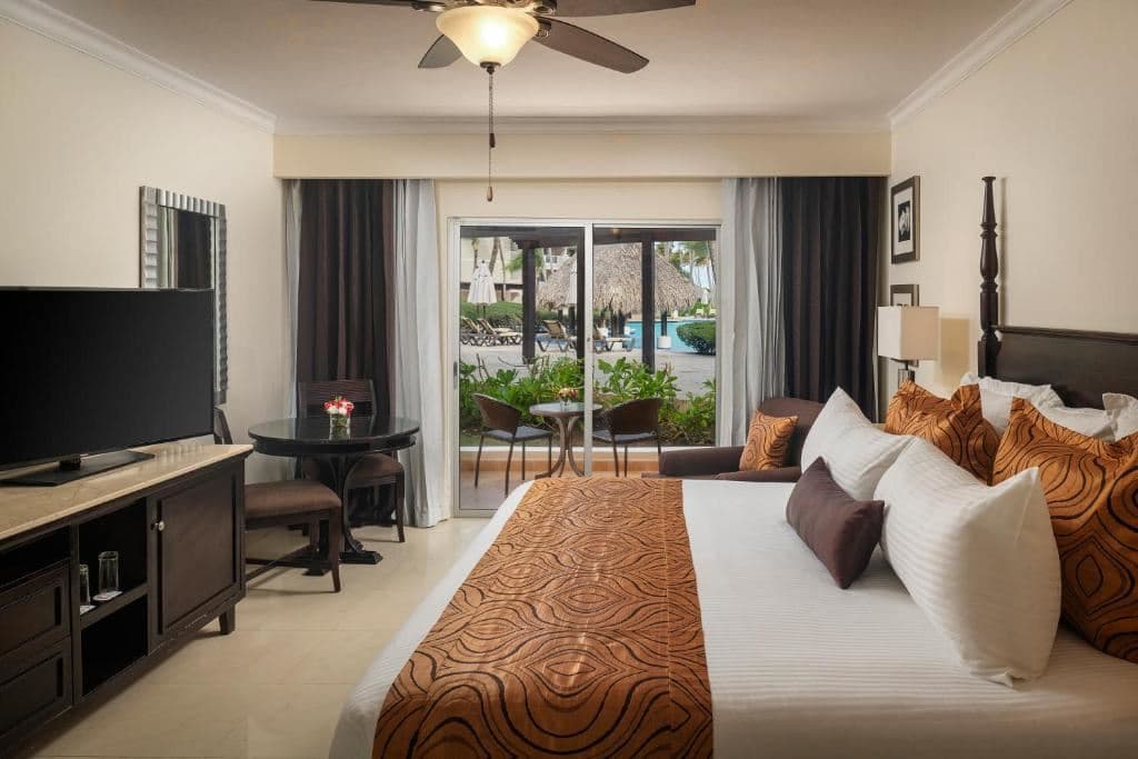 rooms-club-deluxe-tropical-view
