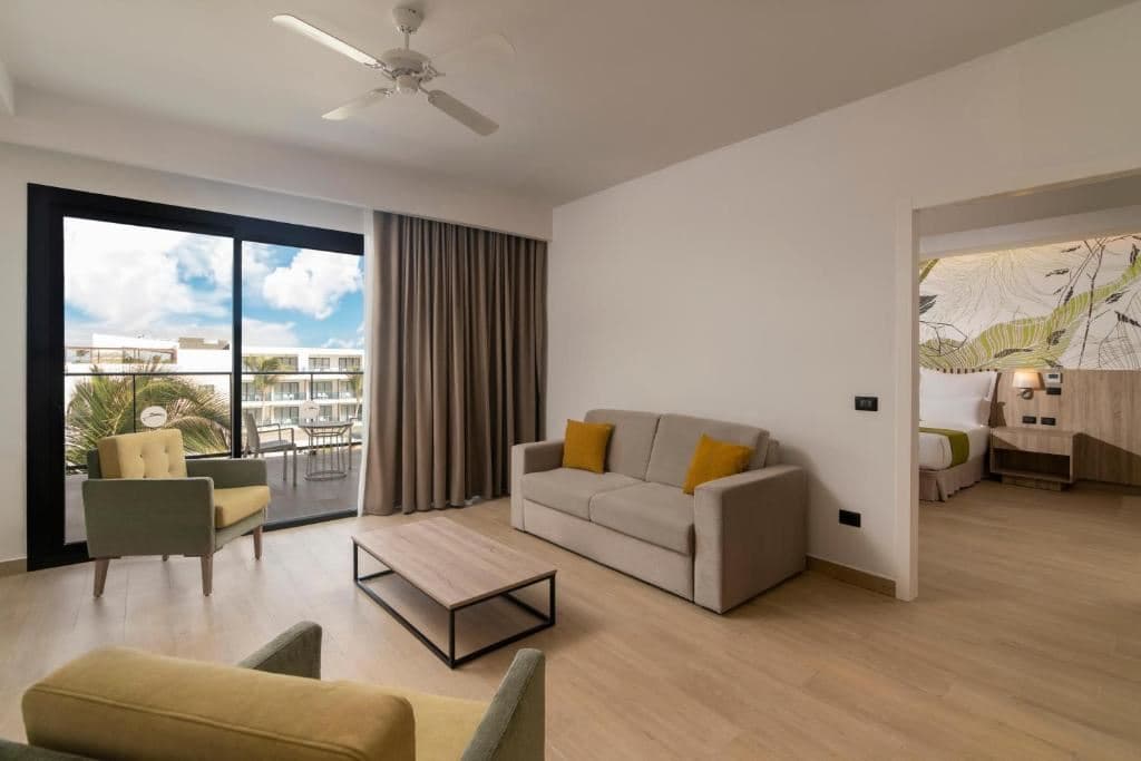 rooms-master-suite-with-elite-service