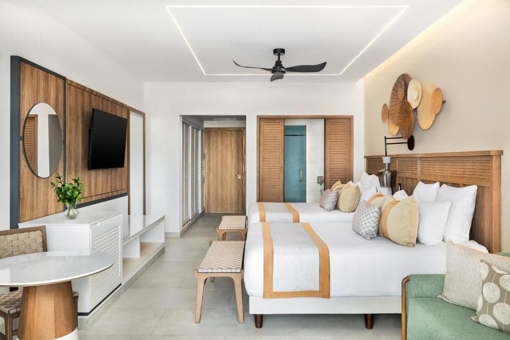 rooms-junior-suite-pool-view