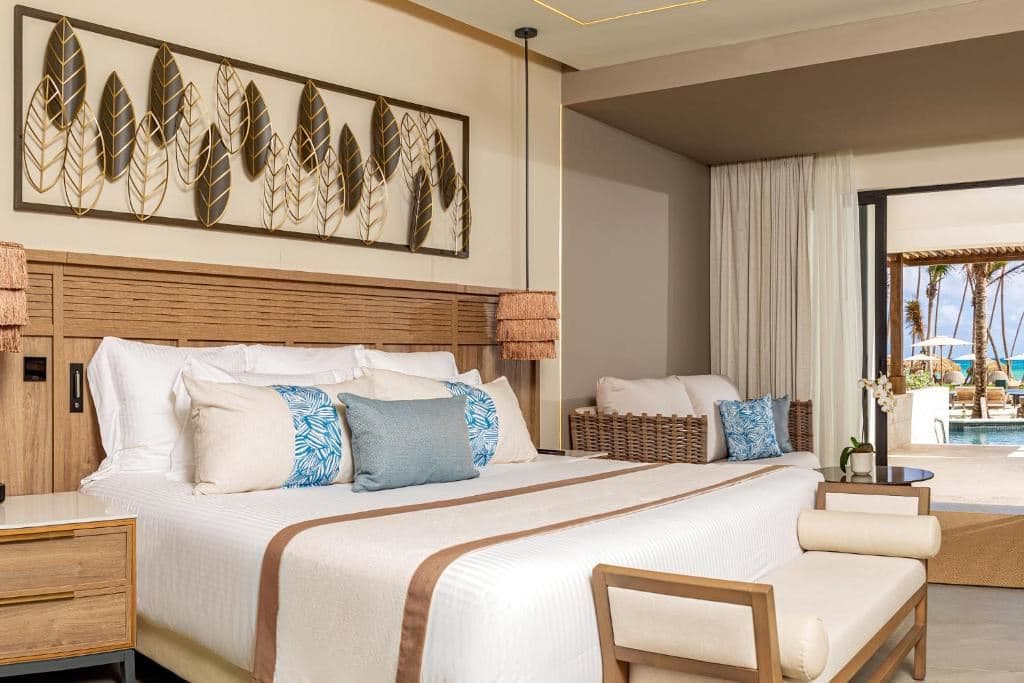 rooms-preferred-club-junior-suite-ocean-front-swim-out