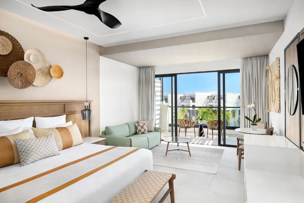 rooms-junior-suite-partial-ocean-view
