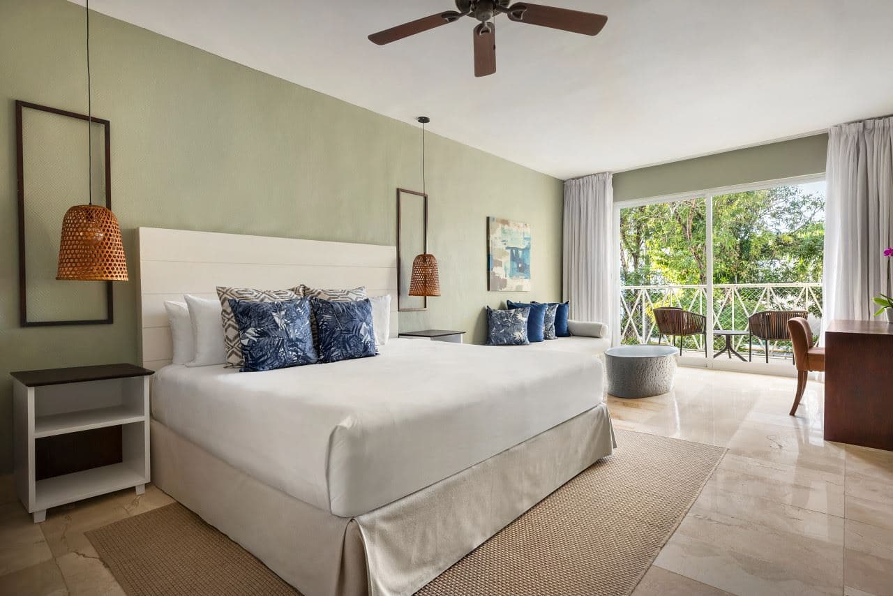 rooms-sun-club-junior-suite-pool-view