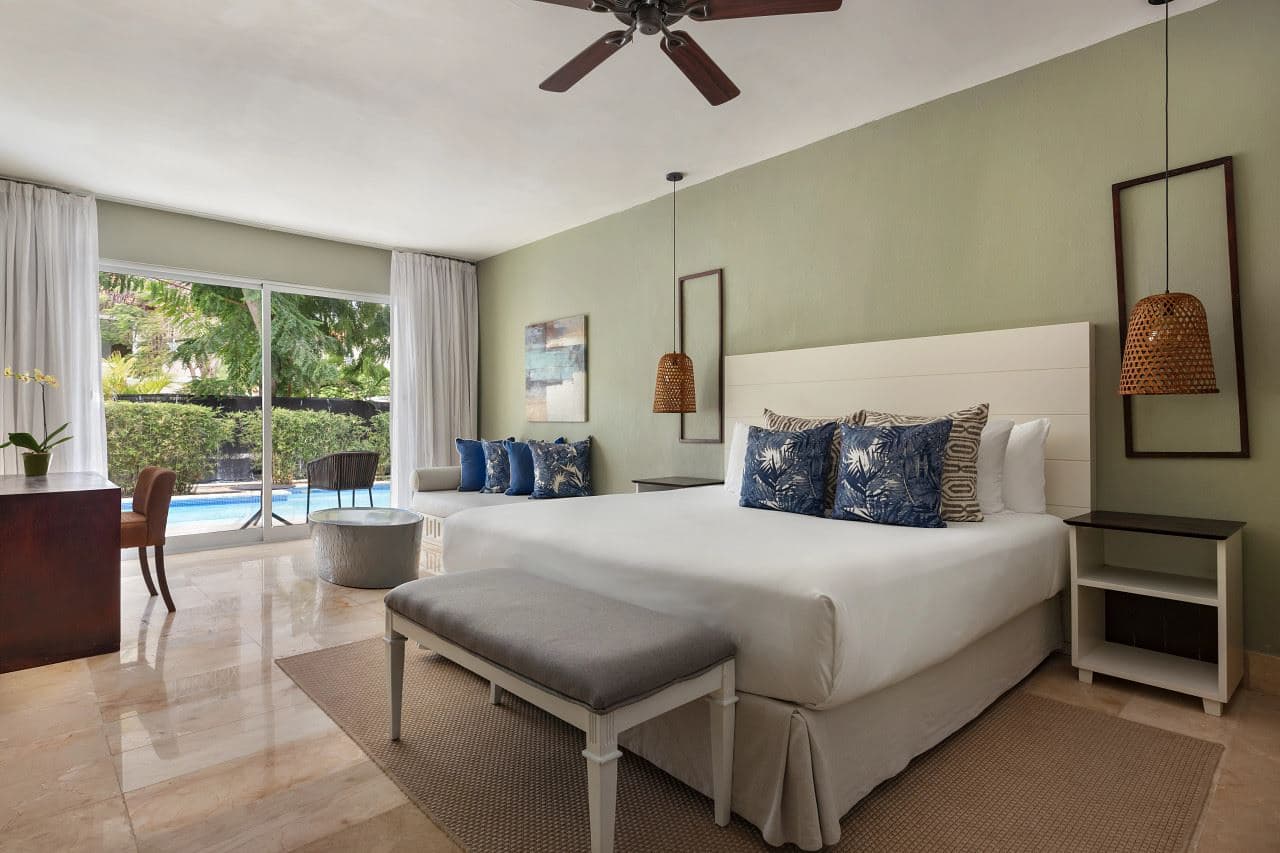 rooms-sun-club-junior-suite-pool-access--adults-only-18+