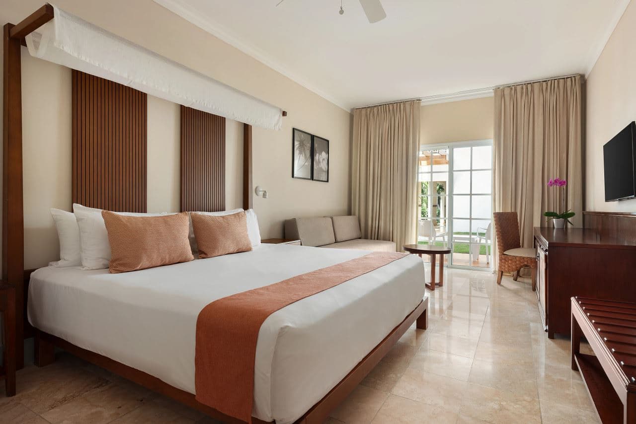 rooms-sun-club-superior-pool-view--adults-only-18+