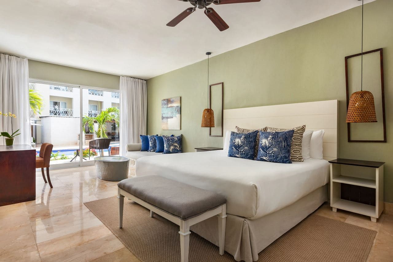 rooms-sun-club-junior-suite-swim-out--adults-only-18+