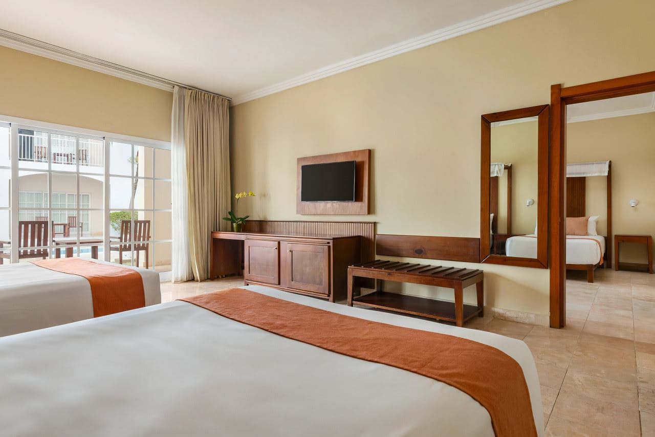 rooms-sun-club-deluxe-family-room