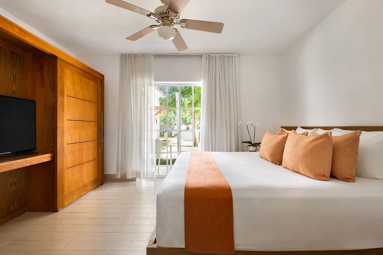 rooms-sun-club-three-bedroom-family-suite-tropical-view