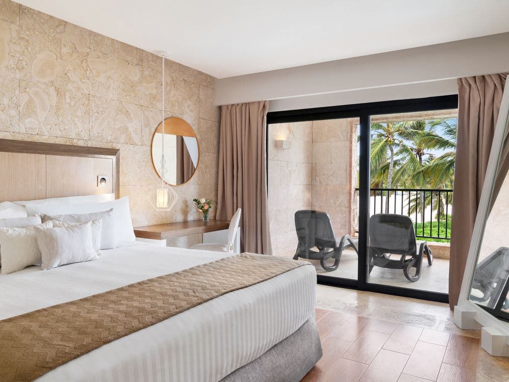 rooms-castle-junior-suite-ocean-front
