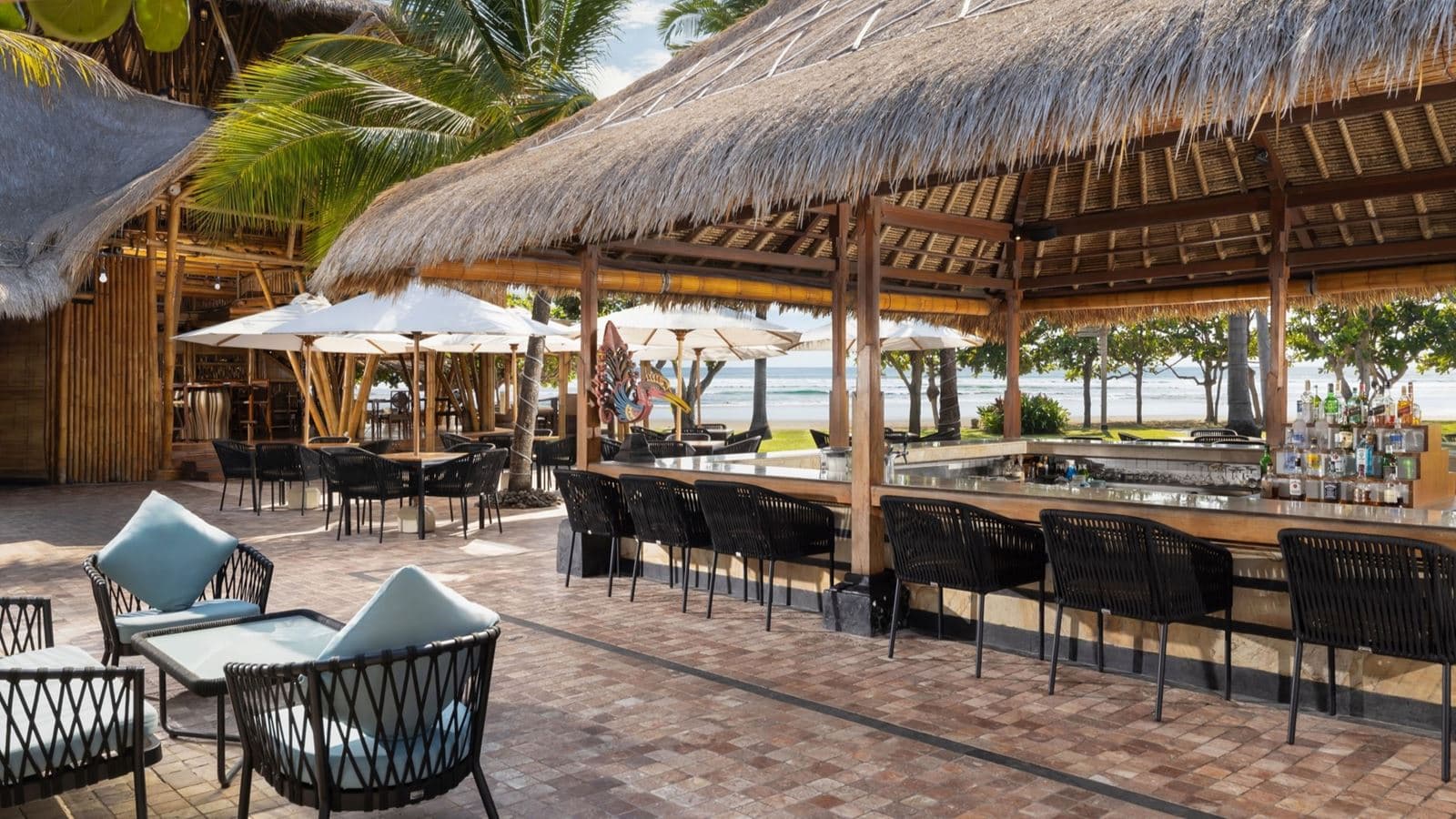 bars-chess-beach-front-bar