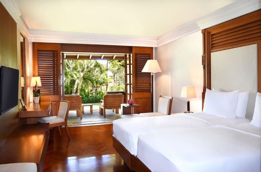 rooms-palace-club-room