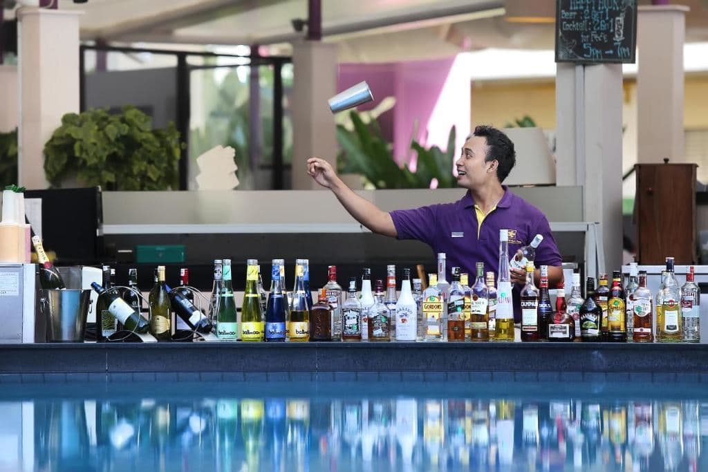 bars-coconut-pool-bar