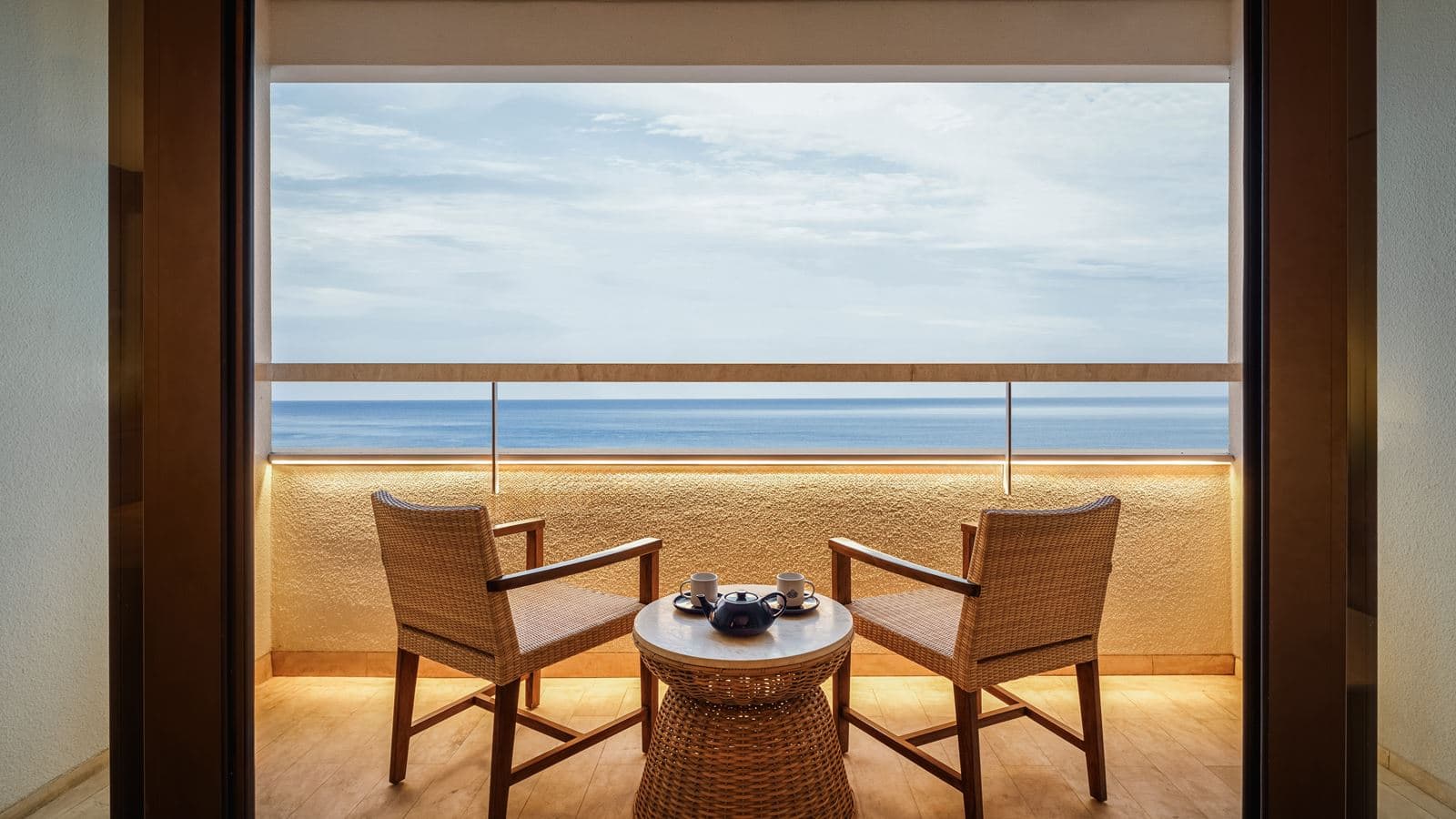 rooms-deluxe-suite-ocean-view