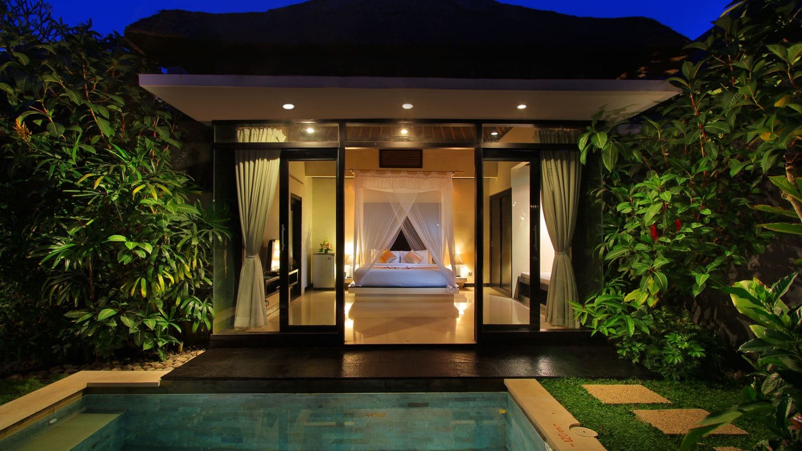 rooms-one-bedroom-pool-villa