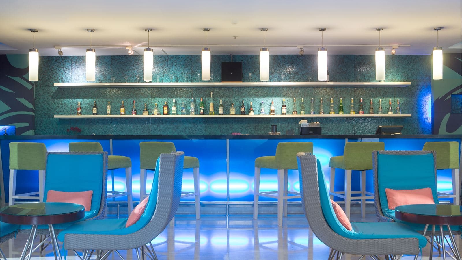 bars-streats-pool-side-bar