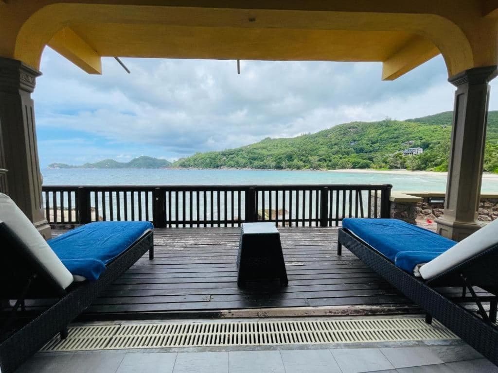 rooms-seaview-suites