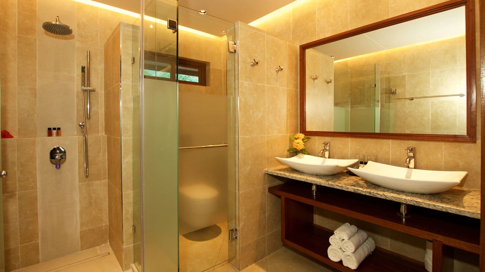 rooms-double-or-twin-superior-two-double-beds