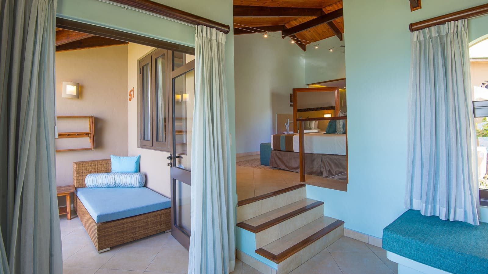 rooms-double-or-twin-superior-two-double-beds