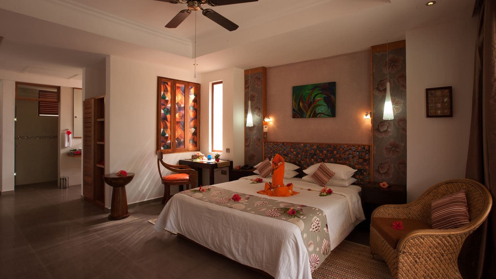 rooms-tree-bedroom-hillside-maison-villa
