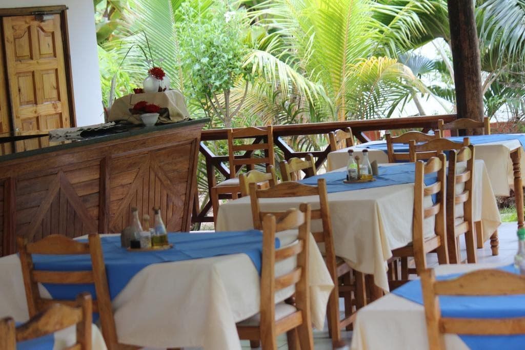 restaurants-restaurant