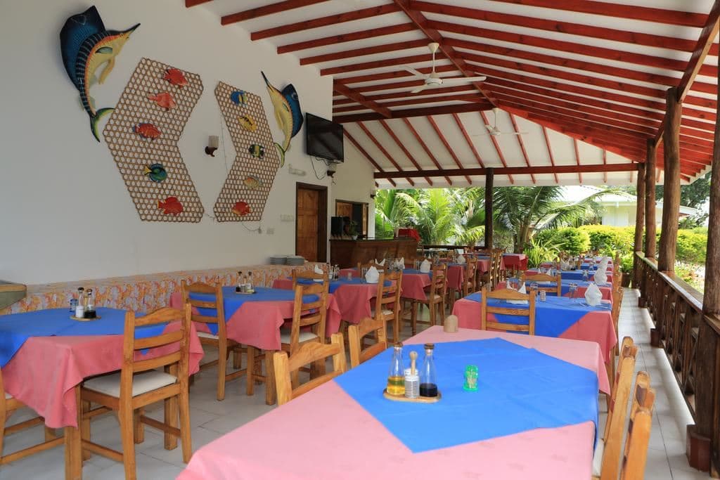 restaurants-restaurant