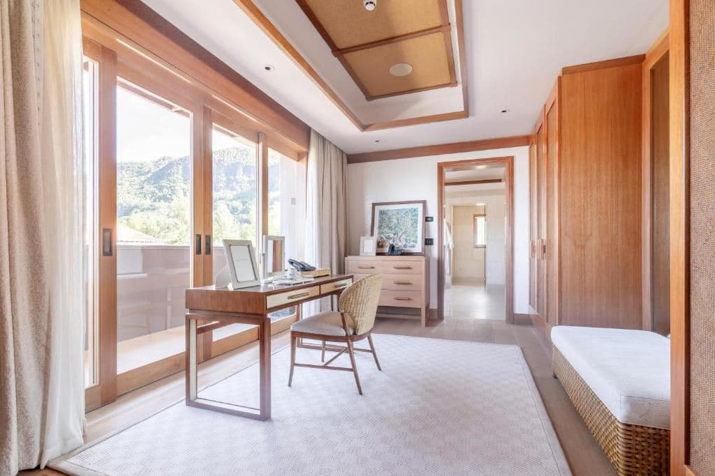 rooms-royal-suite-ocean-view