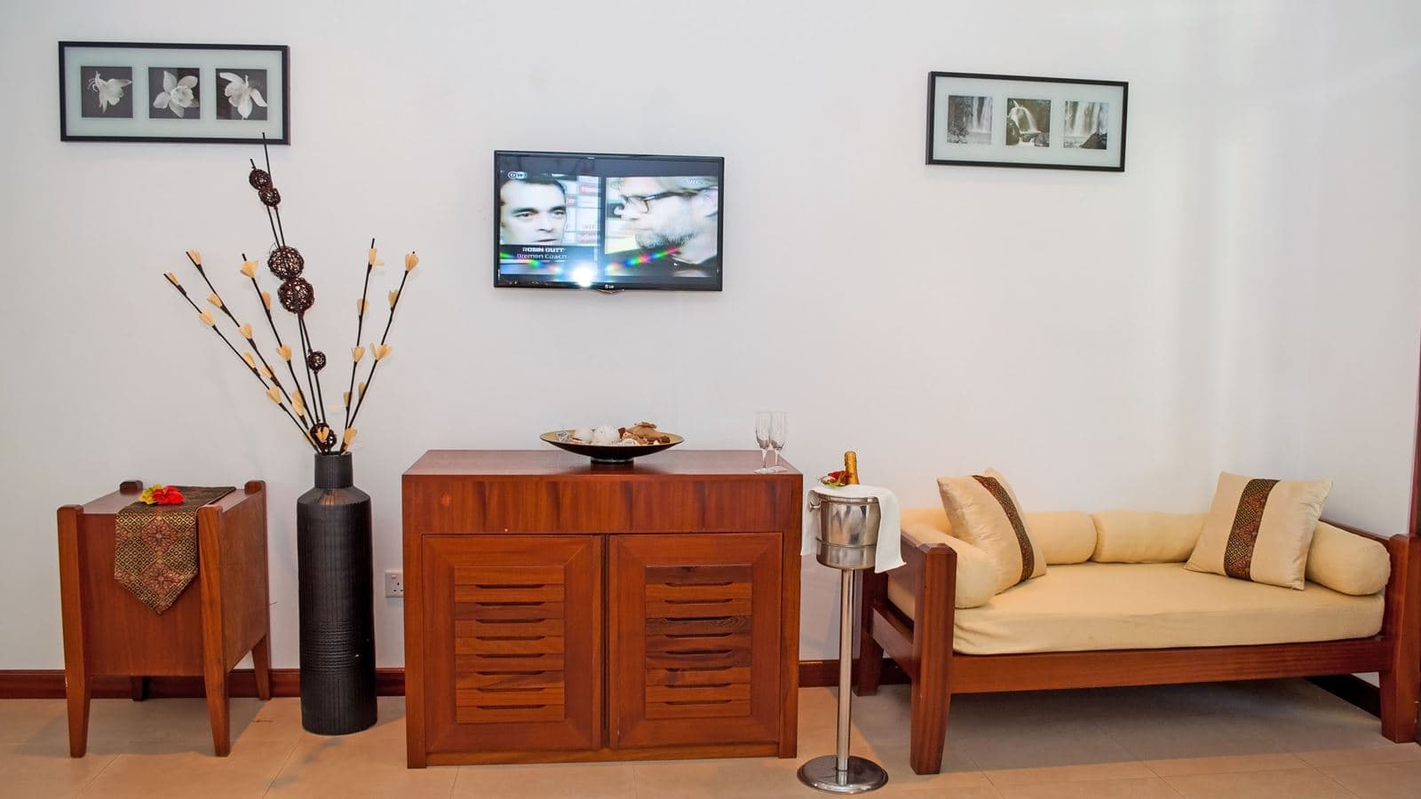 rooms-colonial-room