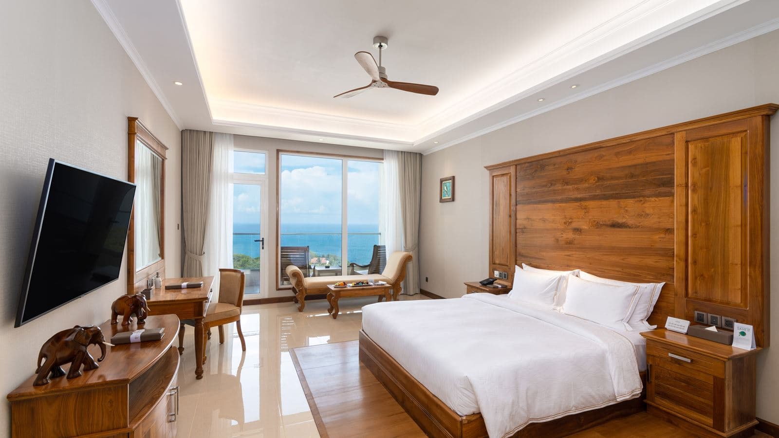 rooms-deluxe-room