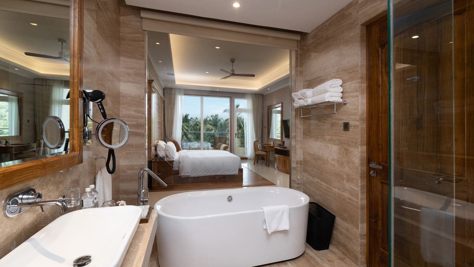 rooms-deluxe-room