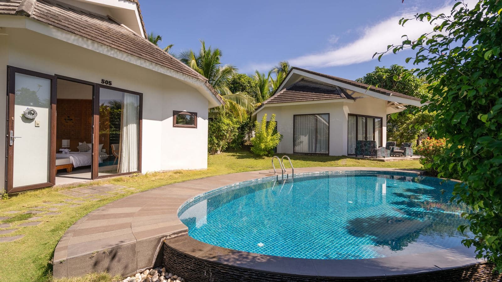 rooms-luxury-villa-poolside-with-terrace