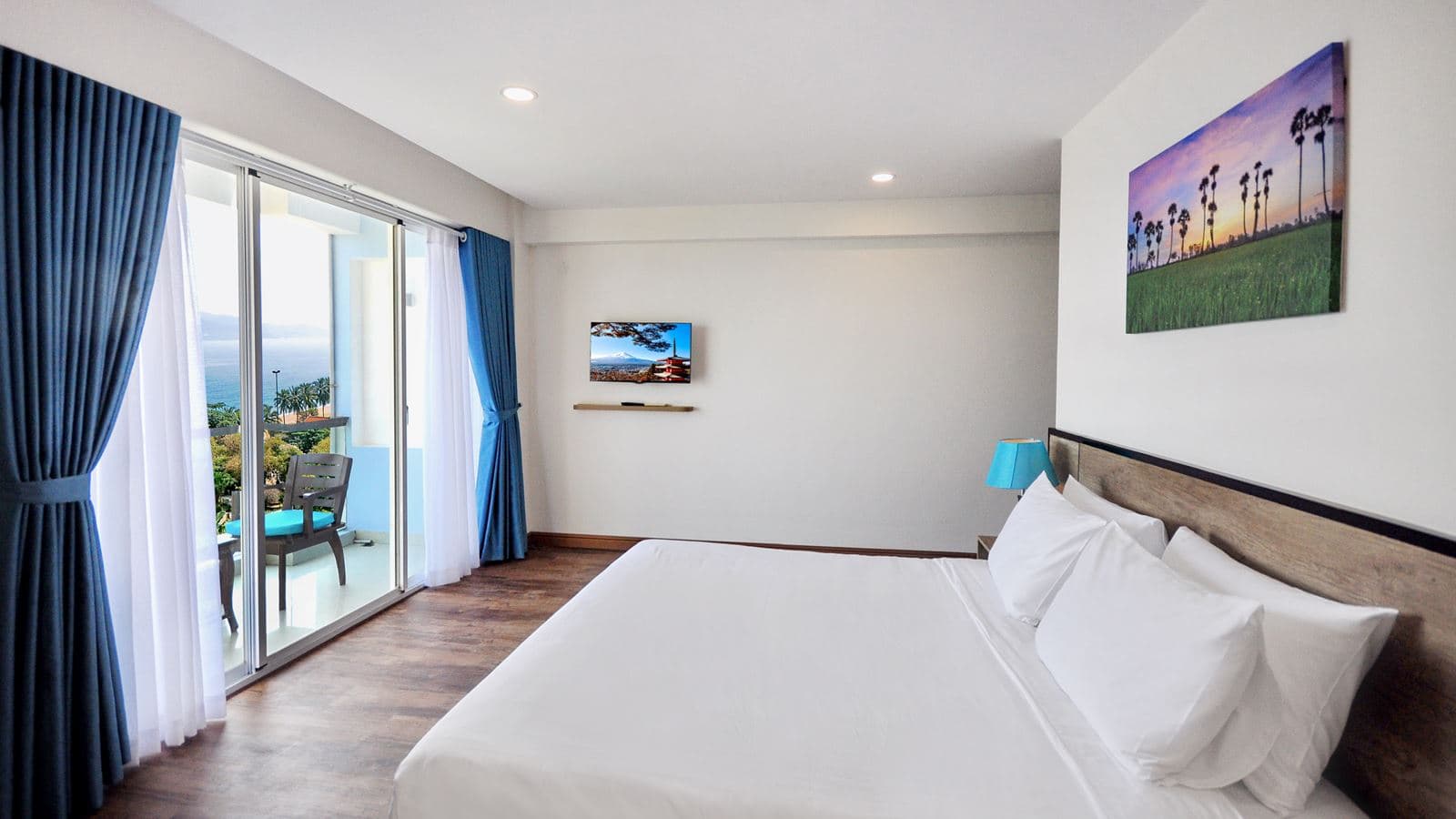rooms-deluxe-sea-view-with-balcony