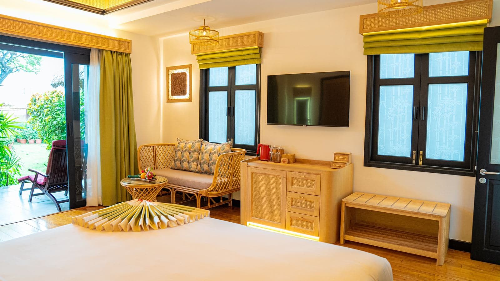 rooms-serene-elite-beach-front-bungalow-premier