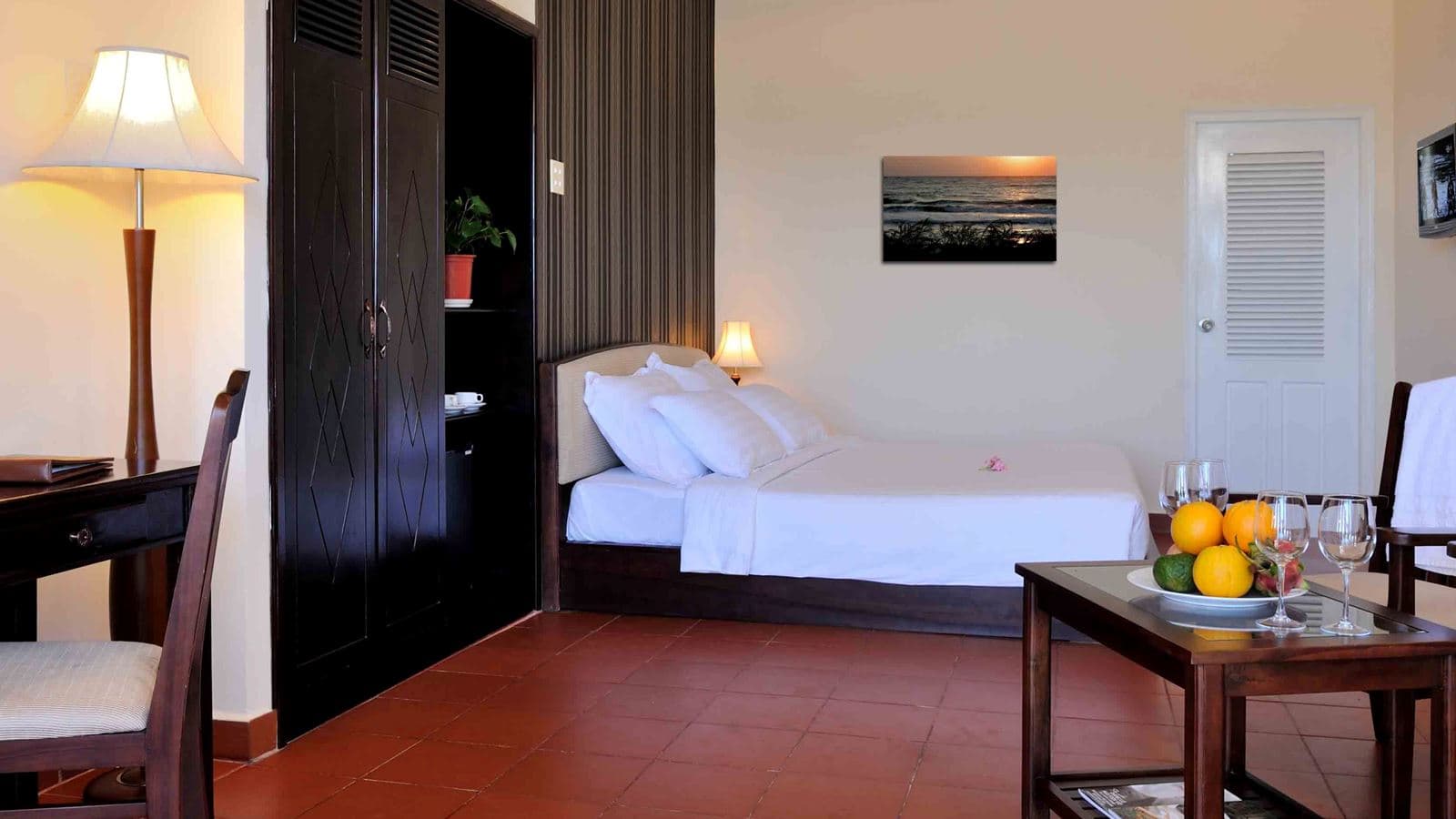 rooms-villa-beachfront-with-terrace