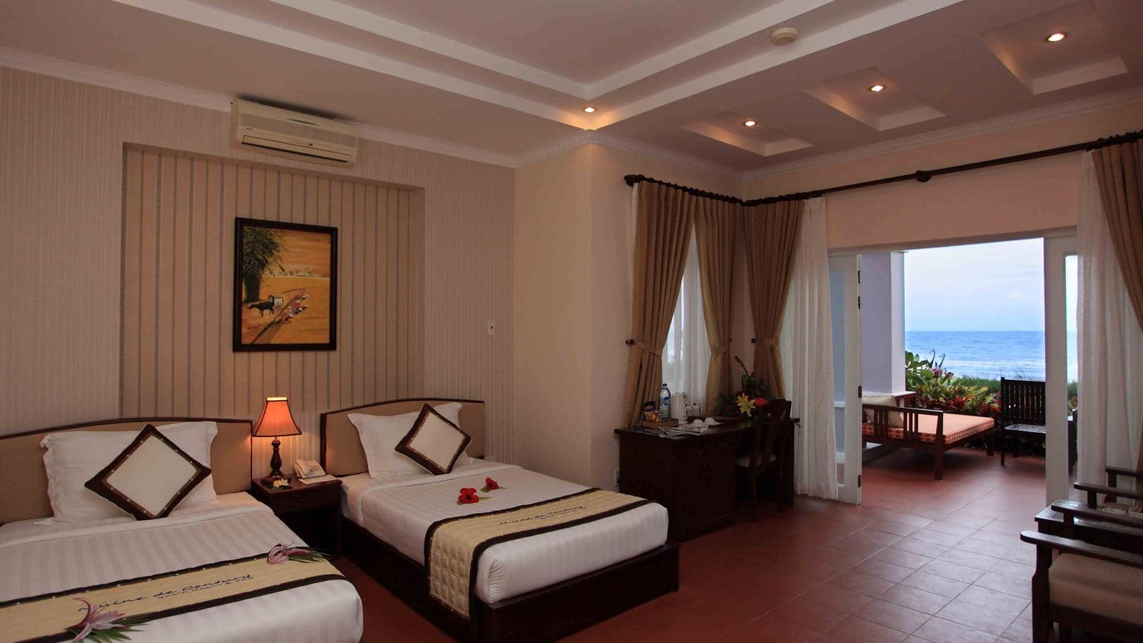 rooms-villa-beachfront-with-terrace
