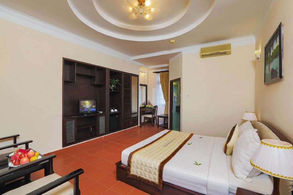 rooms-pool-view-room